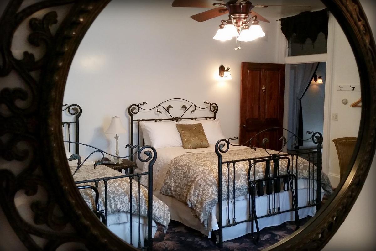 Mineral Point Hotel Екстериор снимка